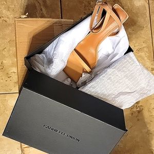 Gabrielle Union Nude Single Band Sandal Size 9
